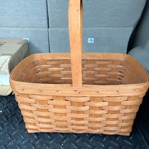 Longaberger basket excellent